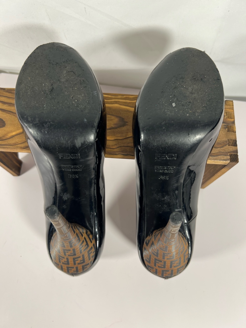 7035: Fendi Patent Leather Peep Toe Heels Zucca Logo Stiletto 39.5 - Picture 9 of 13